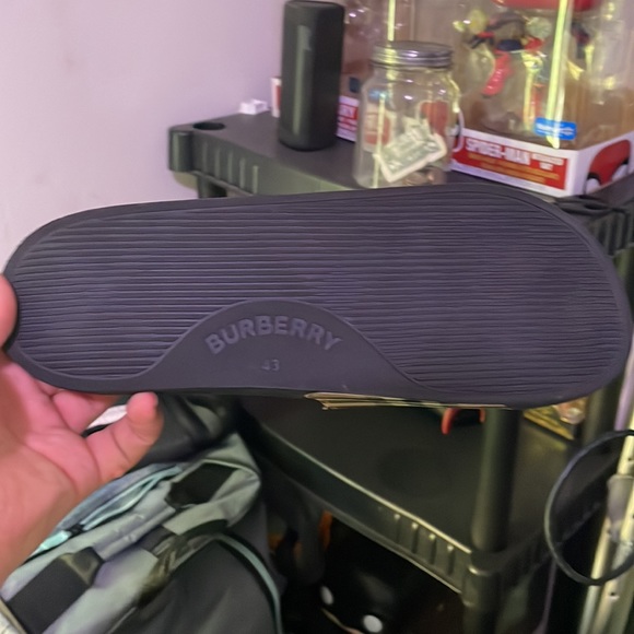 Burberry slides - Picture 2 of 4